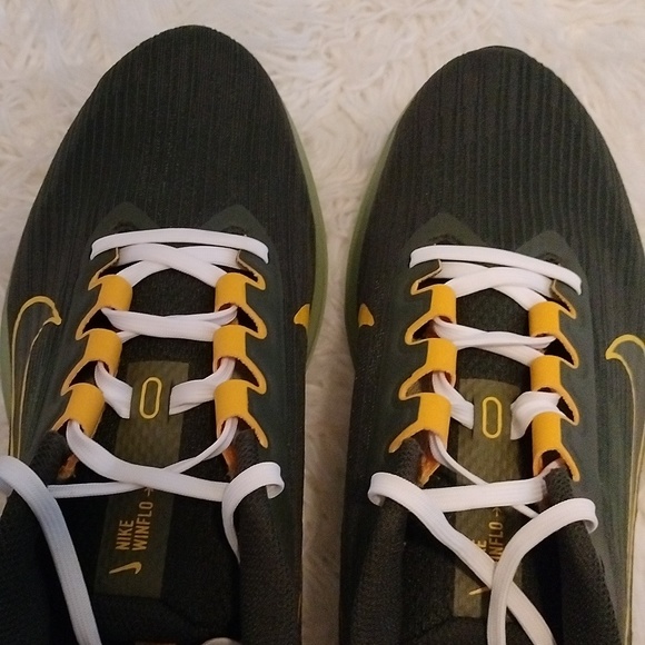 NWOT Men's Nike running shoes Sequoia/University Gold - Picture 3 of 12